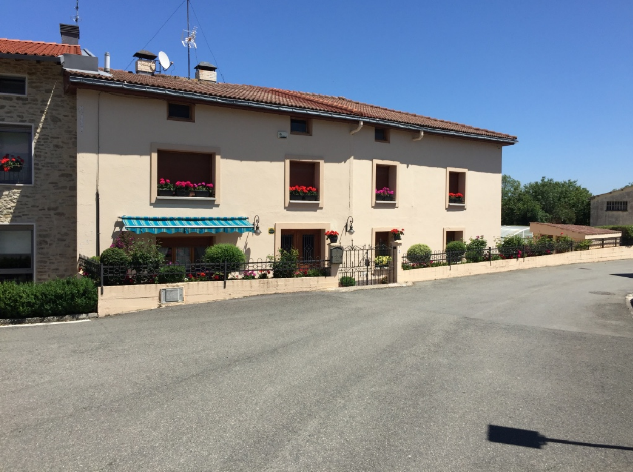 Vista exterior de Casa o xalet en venda en Vitoria - Gasteiz amb Calefacció, Piscina i Jacuzzi
