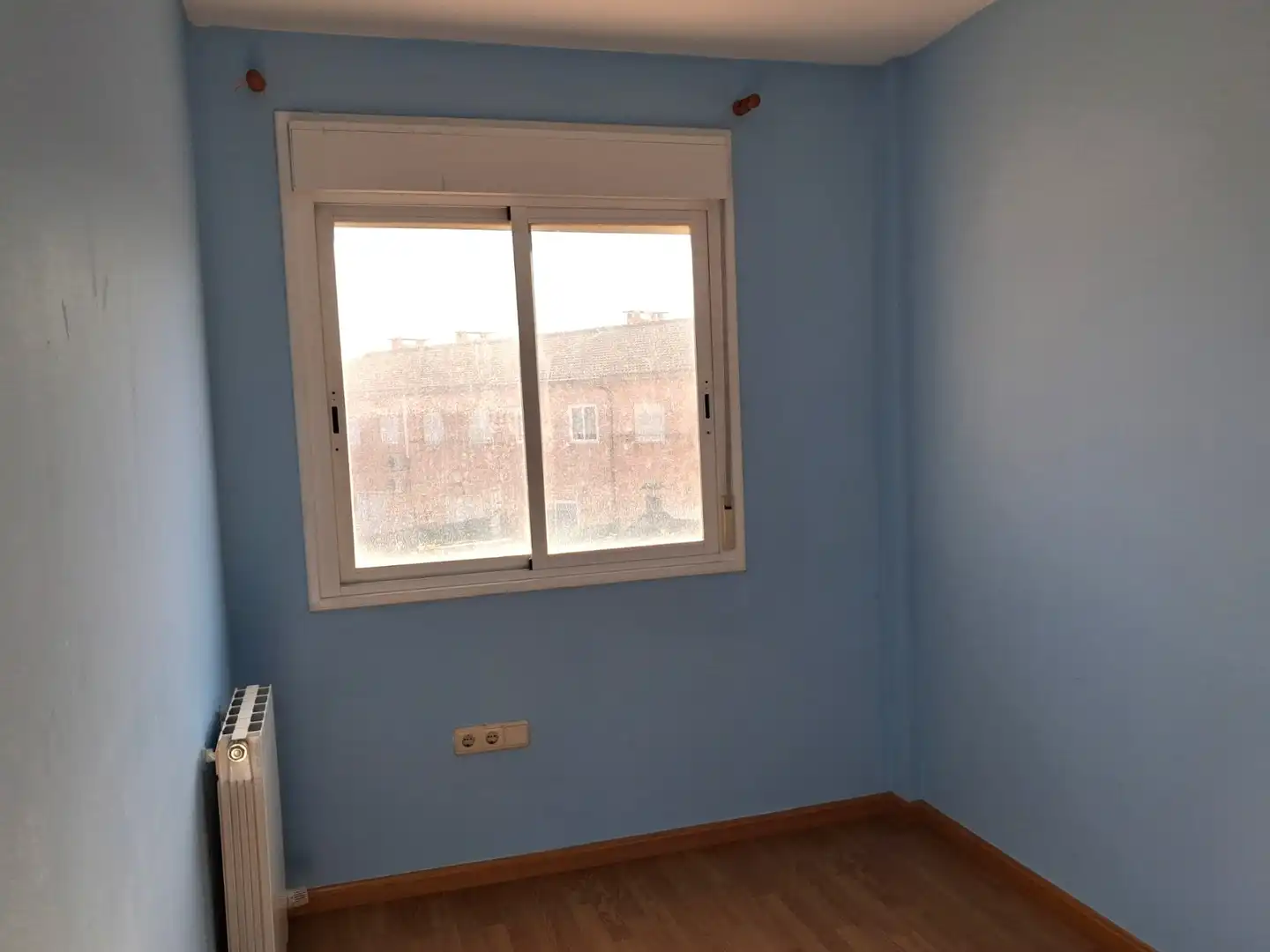 Habitación de Casa adosada en venta en Osera de Ebro con Calefacción, Parquet y Terraza