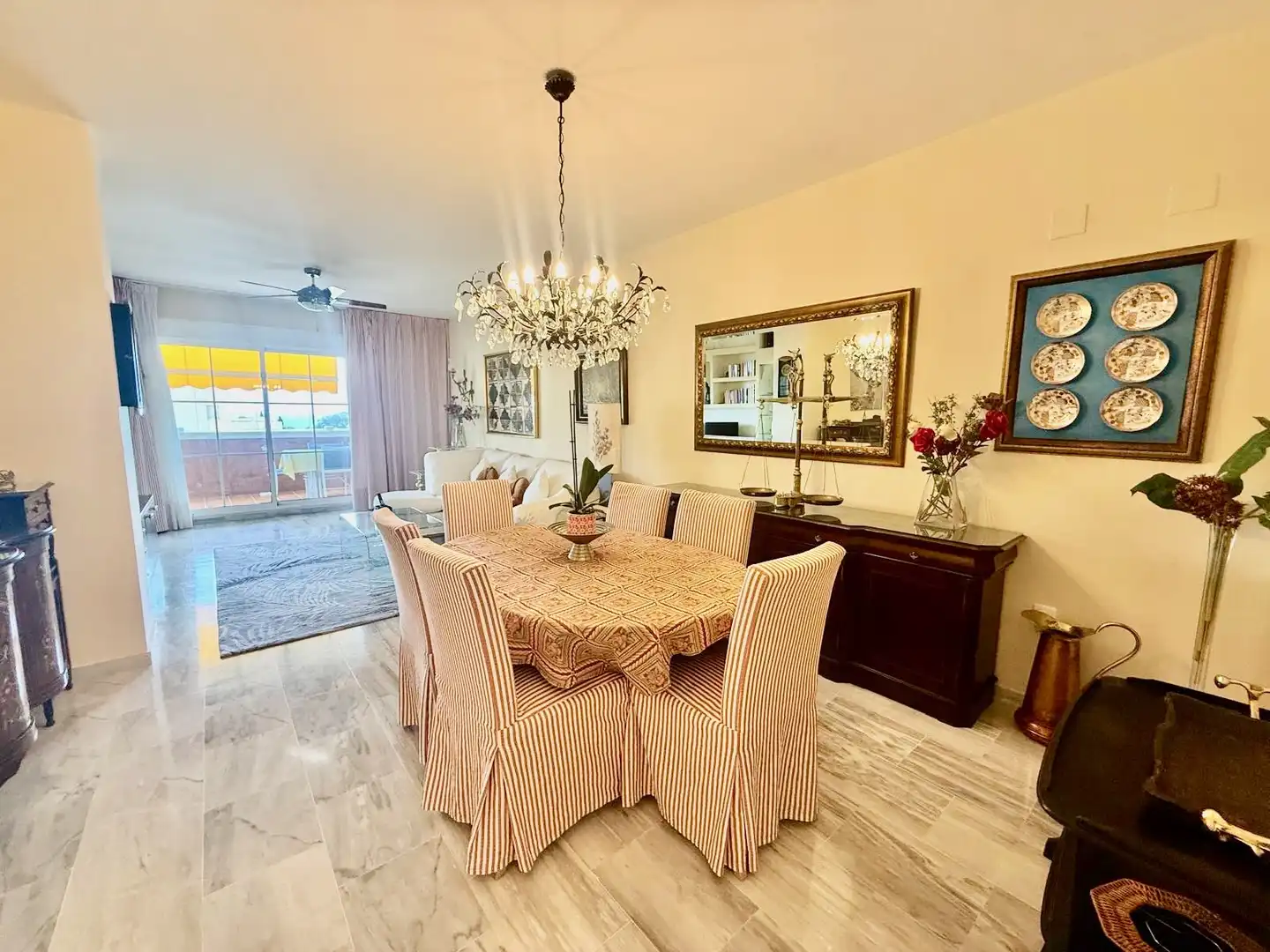 Comedor de Apartamento de alquiler en Marbella con Piscina y Piscina comunitaria