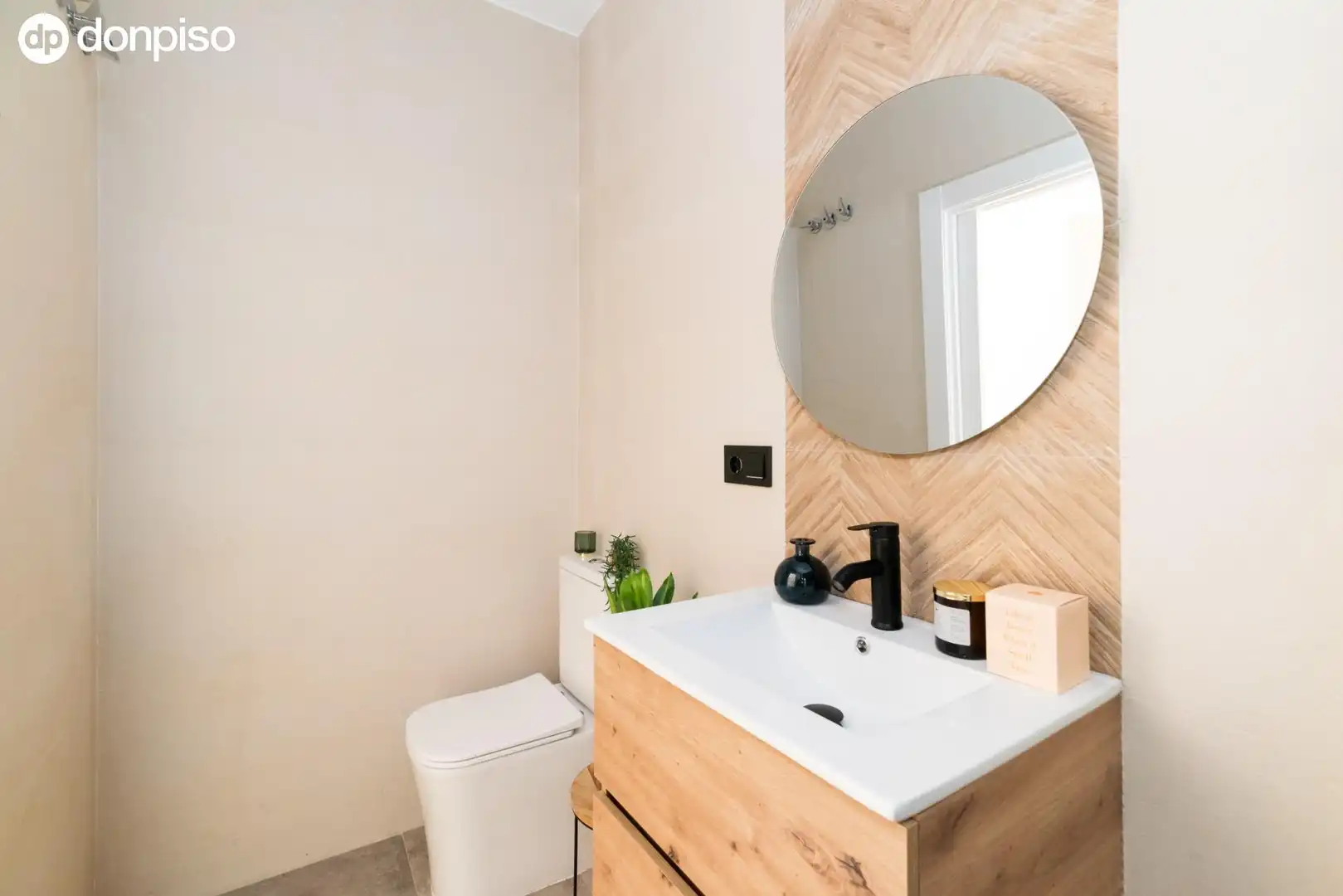 Baño de Estudio en venta en Granada con Aire acondicionado, Calefacción y Amueblado