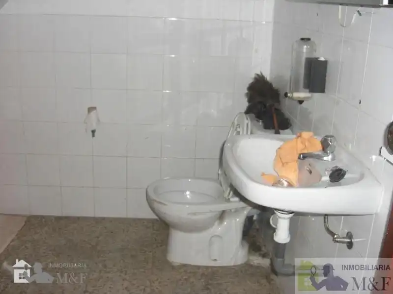 Baño de Local en venta en Palma del Río con Aire acondicionado