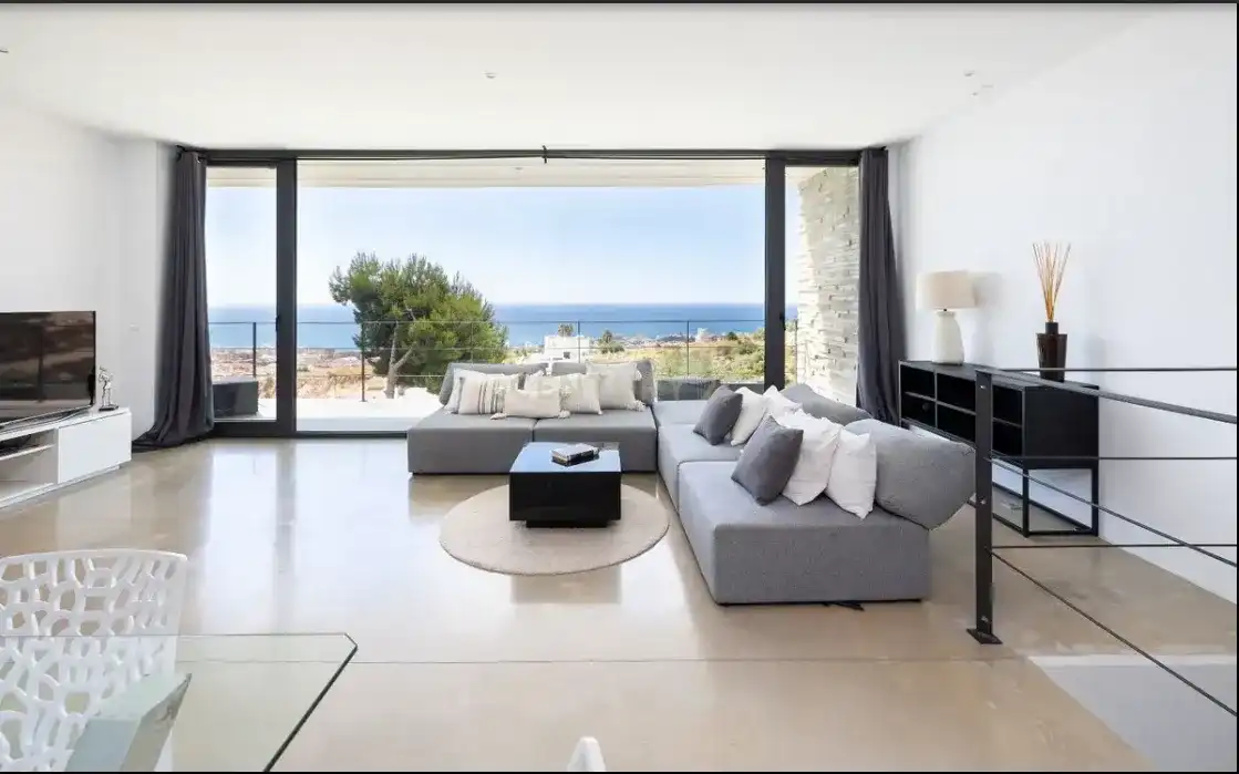 Sala d'estar de Casa o xalet en venda en Benalmádena amb Aire condicionat, Piscina i Rentadora