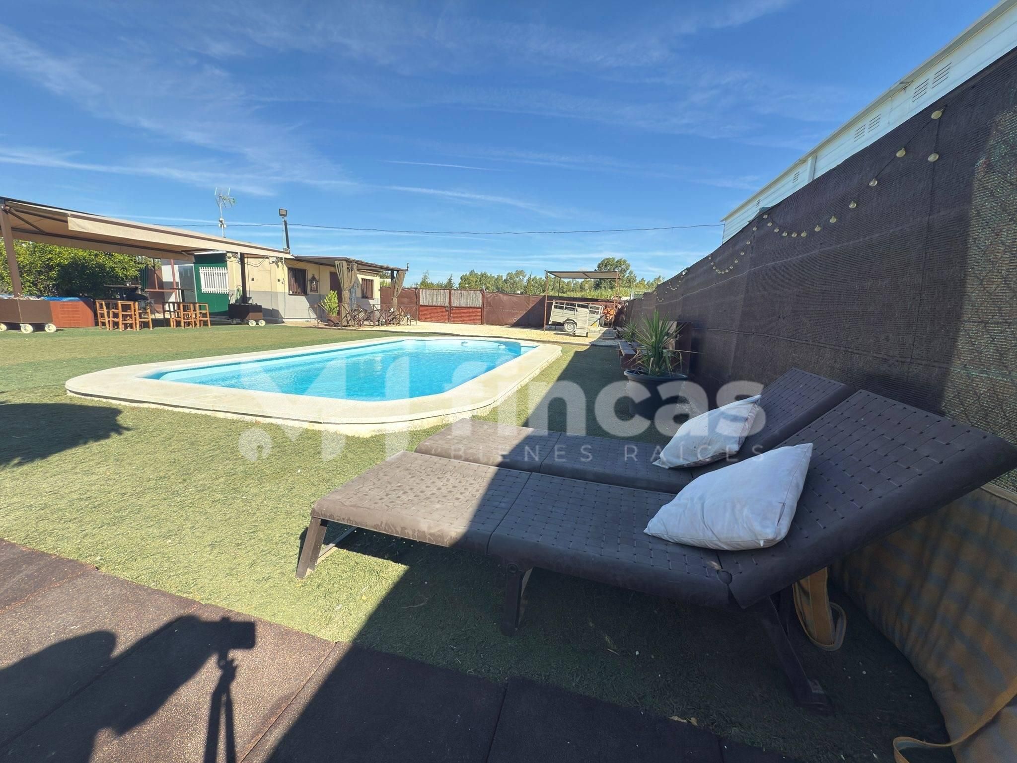 Piscina de Finca rústica en venda en Arahal amb Aire condicionat, Calefacció i Jardí privat