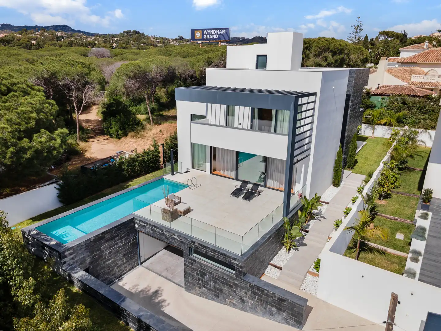 Descubre el lujo y la comodidad en esta impresionante villa contemporánea en Marbesa!, imatge 5