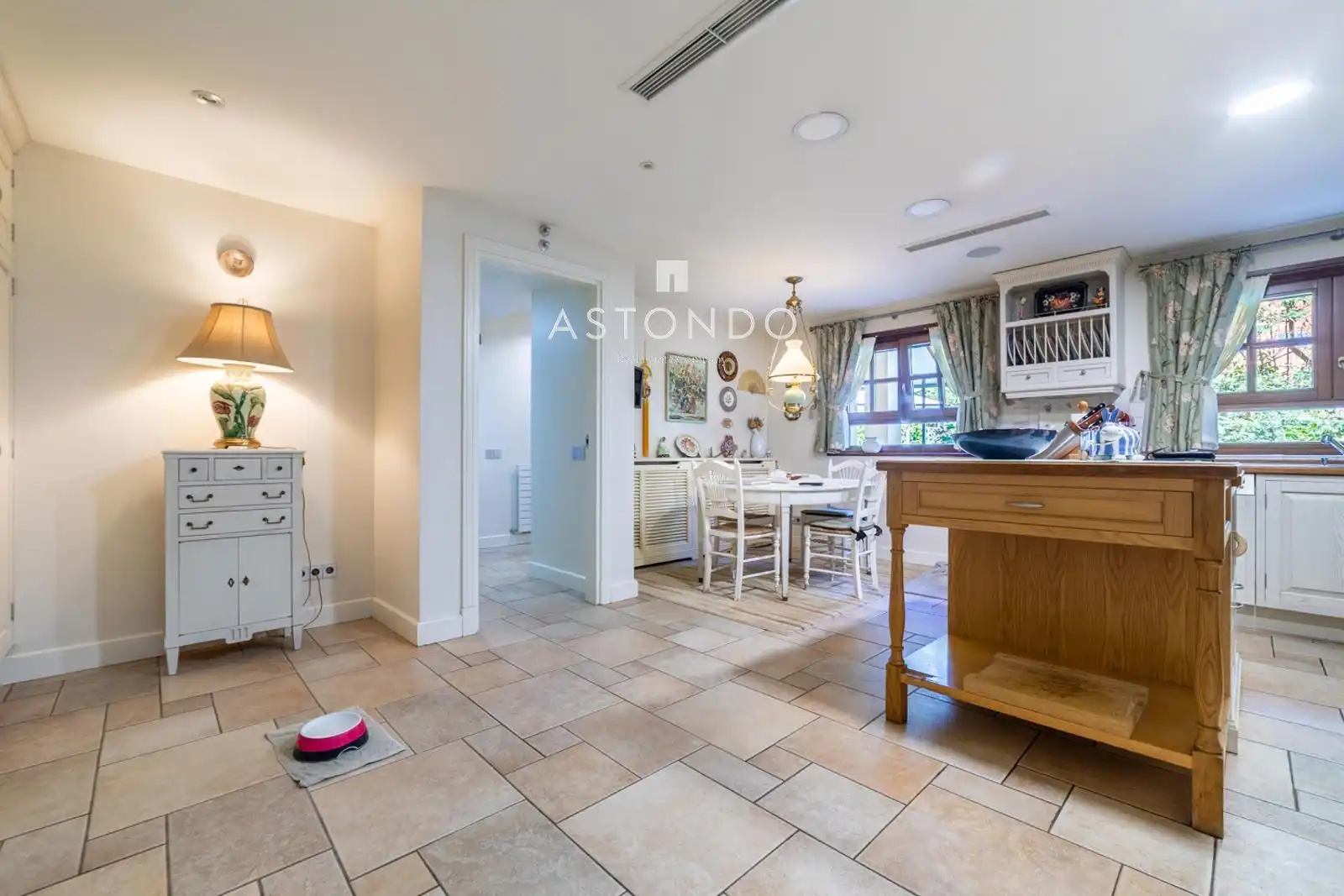Cocina de Casa o chalet en venta en Madrid con Aire acondicionado, Calefacción y Terraza