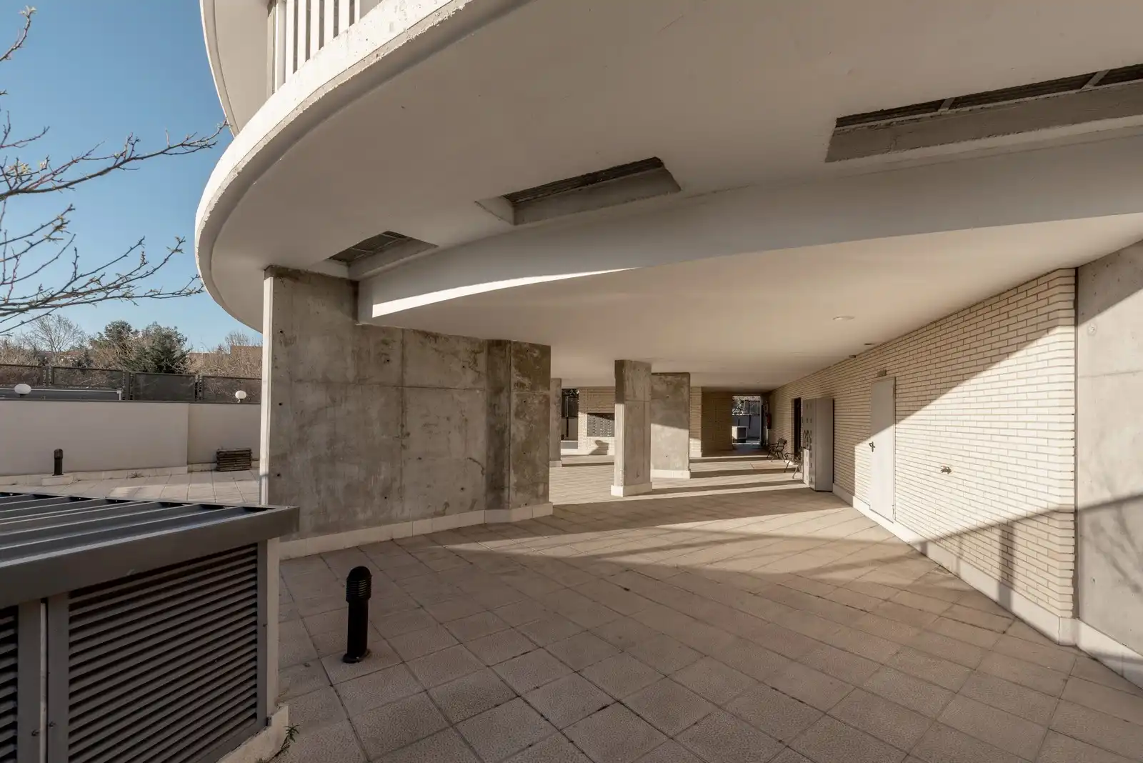 Außenansicht von Wohnung zur Miete in Madrid mit Abstellraum