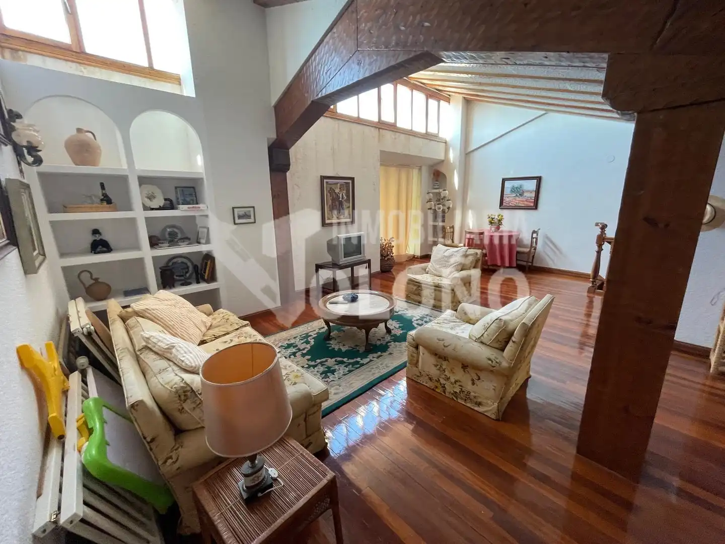 Sala d'estar de Dúplex en venda en Villabuena de Álava / Eskuernaga amb Parquet, Terrassa i Traster
