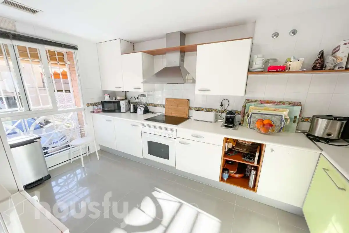 Cuina de Casa o xalet en venda en Bormujos amb Aire condicionat, Jardí privat i Terrassa