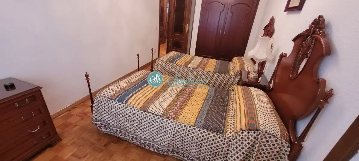 Bedroom of Flat for sale in Segovia  with Heating, Parquet flooring and Terrace