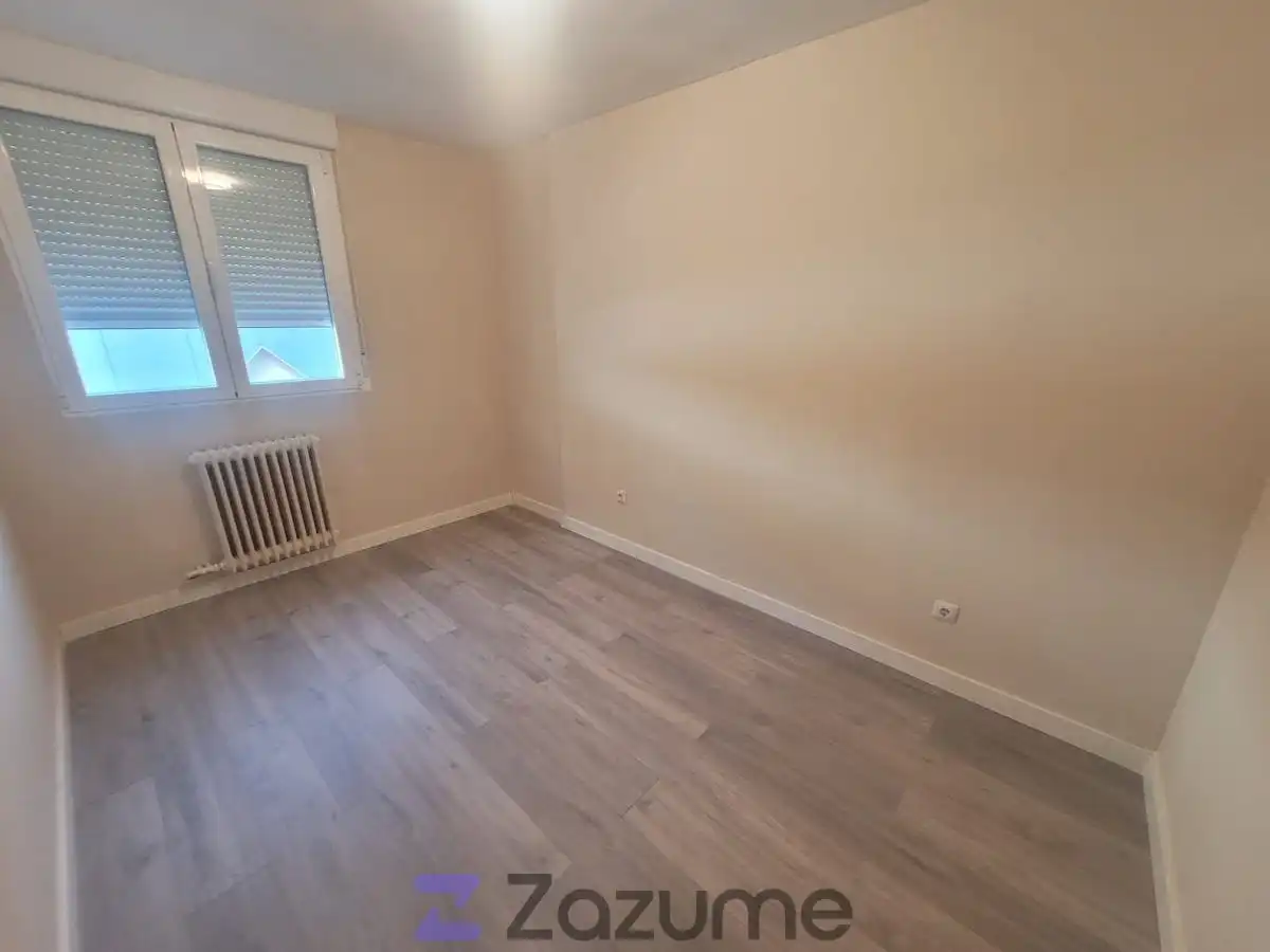 Bedroom of Flat for rent in Valladolid  with Heating, Parquet flooring and Terrace