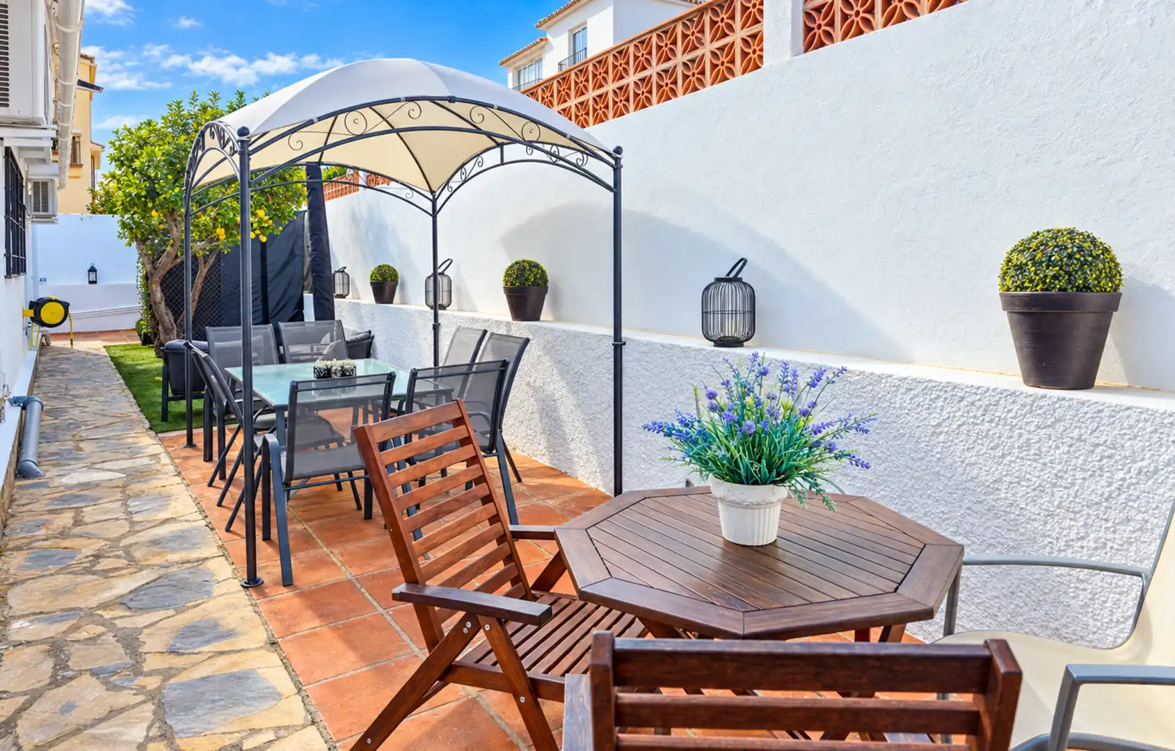 Terrace of Houses for sale in La Duquesa