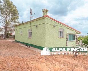 Vista exterior de Casa o xalet en venda en Villar de Cañas amb Terrassa i Piscina