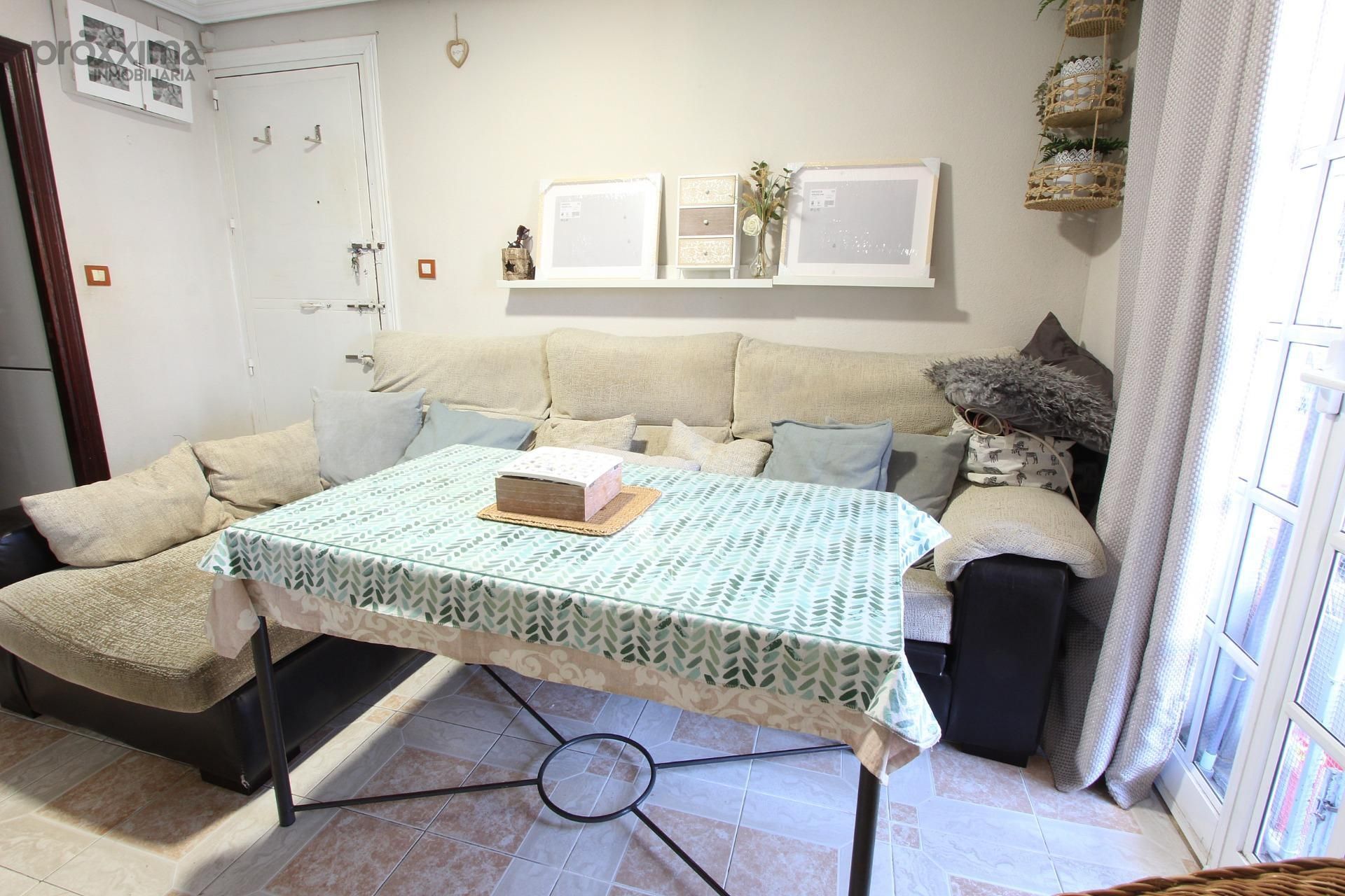 Living room of Flat for sale in  Sevilla Capital