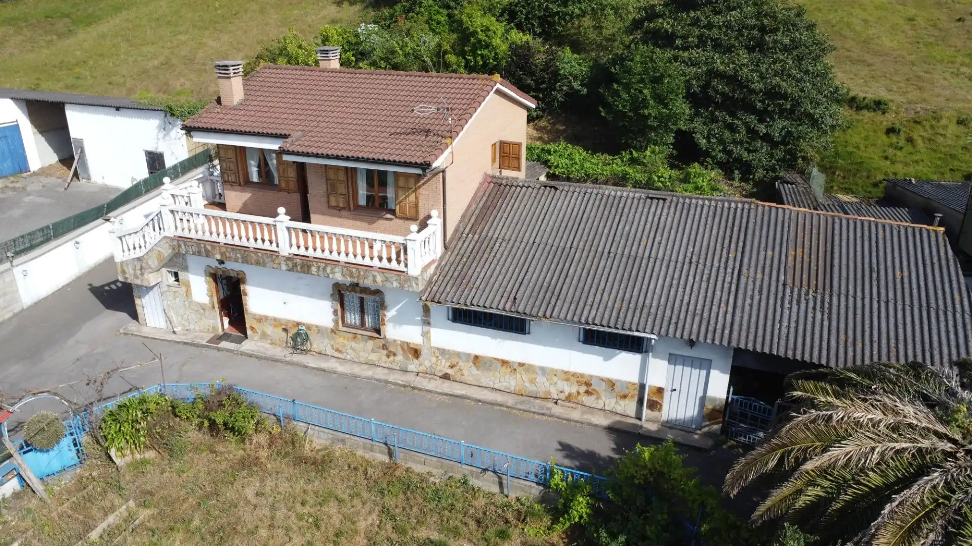 Vista exterior de Casa o xalet en venda en Gijón  amb Calefacció, Jardí privat i Terrassa