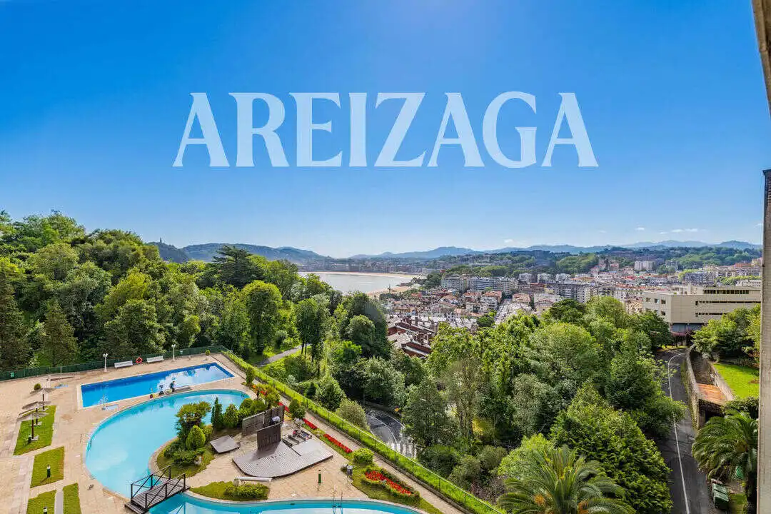 Vista exterior de Piso en venta en Donostia - San Sebastián  con Aire acondicionado, Calefacción y Jardín privado