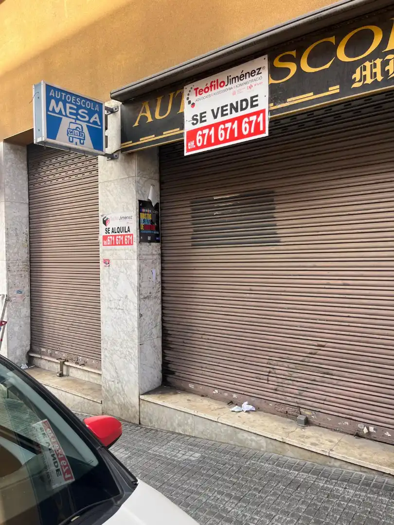 Local comercial en venta en Carrer Joan Salvat i Papasseit