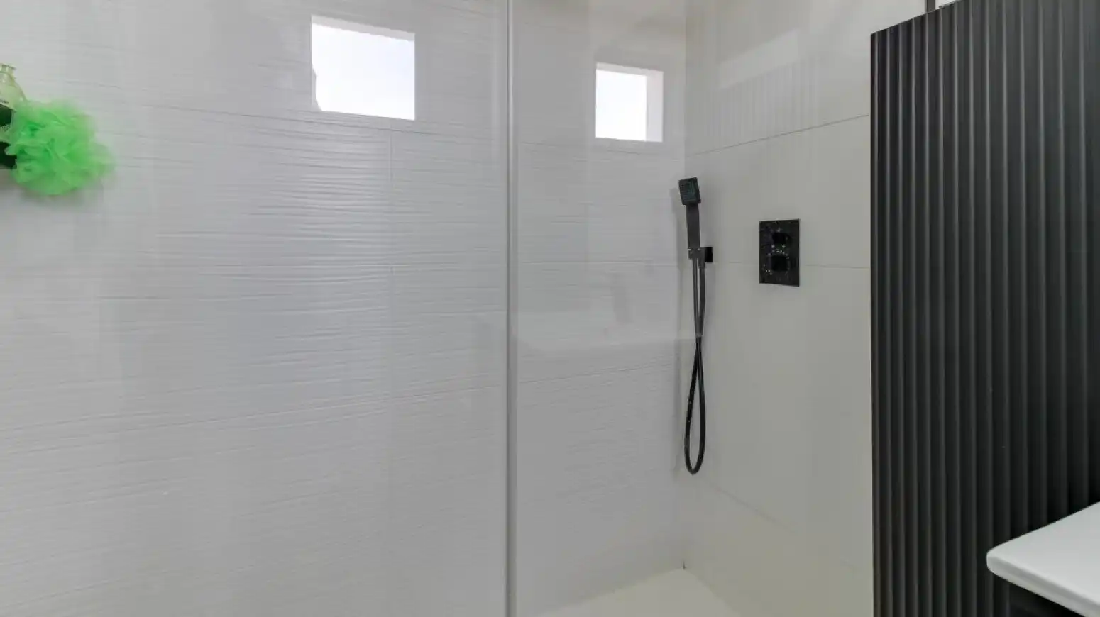 Badezimmer von Haus oder Chalet zum Verkauf in Villamayor mit Klimaanlage, Heizung und Privatgarten
