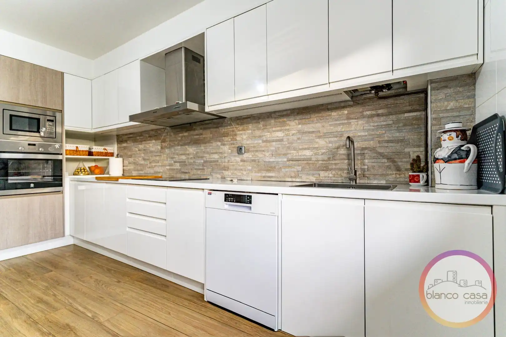Cocina de Casa o chalet en venta en Carballo con Calefacción, Jardín privado y Trastero