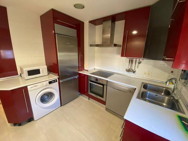 Piso en Venta en Calle Anna Huntington en Reyes Católicos