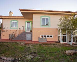 Vista exterior de Casa o xalet en venda en Cáceres Capital amb Calefacció i Terrassa