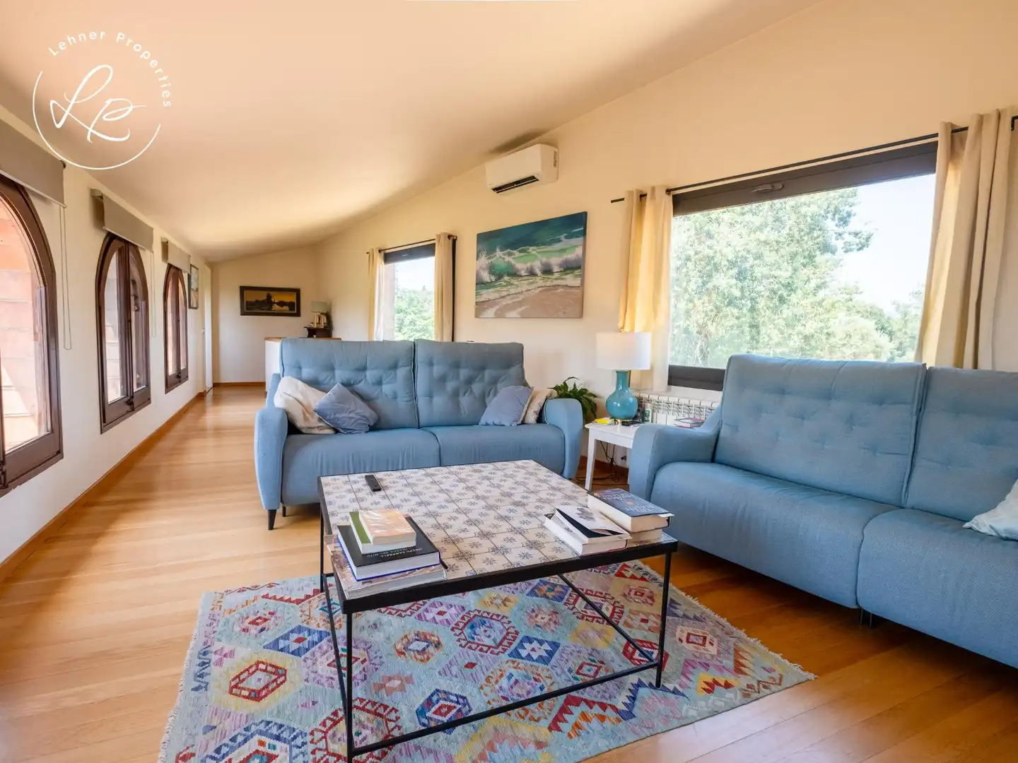 Sala d'estar de Finca rústica en venda en Navata amb Aire condicionat, Calefacció i Jardí privat
