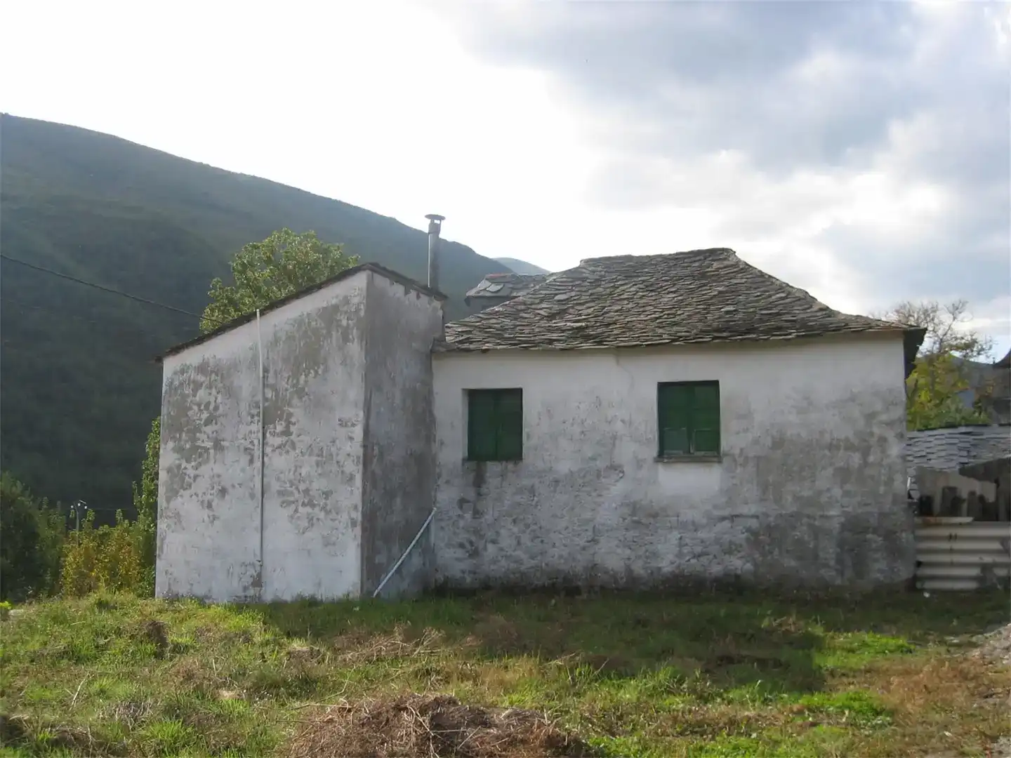 Vista exterior de Casa adosada en venda en Peranzanes amb Jardí privat i Balcó