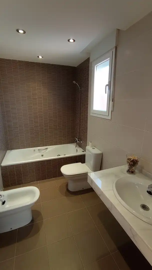 Baño de Casa adosada de alquiler en Pelabravo con Calefacción, Jardín privado y Parquet