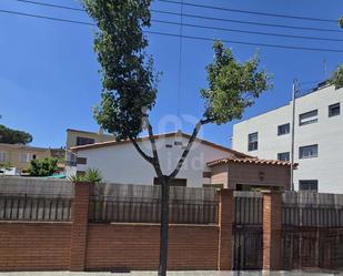 Vista exterior de Casa o xalet en venda en Cerdanyola del Vallès amb Calefacció
