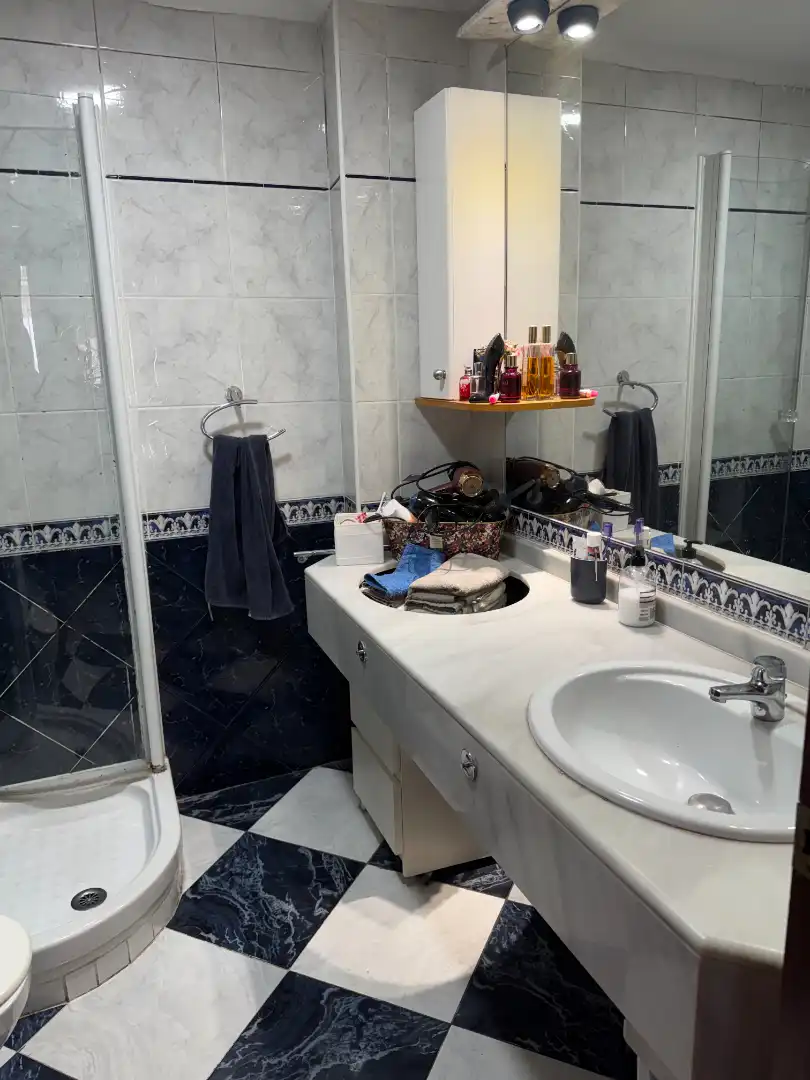 Bathroom of Flat for sale in Sevilla  with Air Conditioner, Heating and Terrace