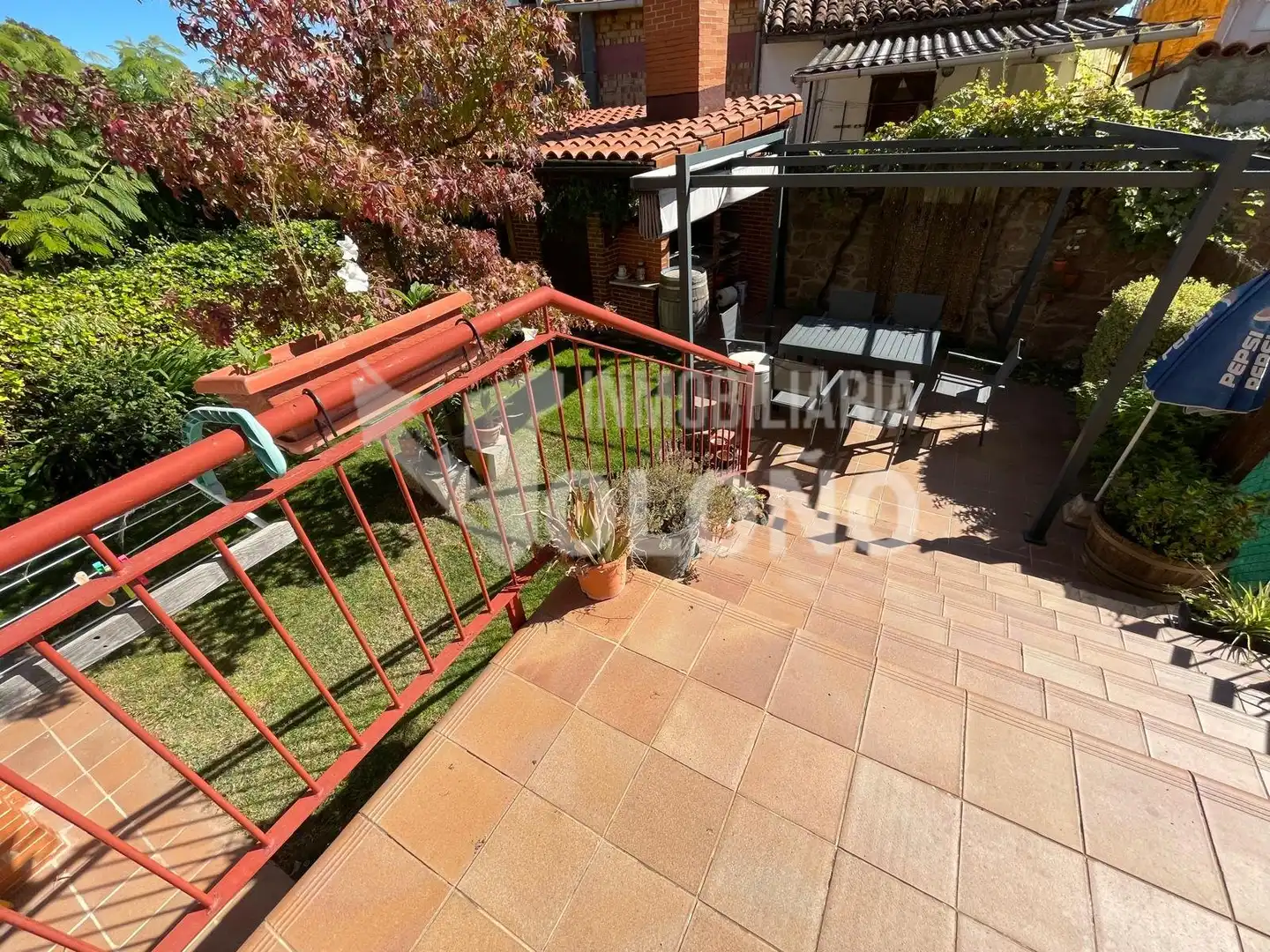 Terrassa de Casa adosada en venda en Alesanco amb Calefacció, Jardí privat i Parquet
