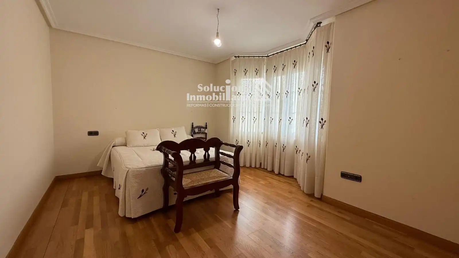 Habitación de Casa adosada en venta en Carrascal de Barregas con Calefacción, Terraza y Amueblado