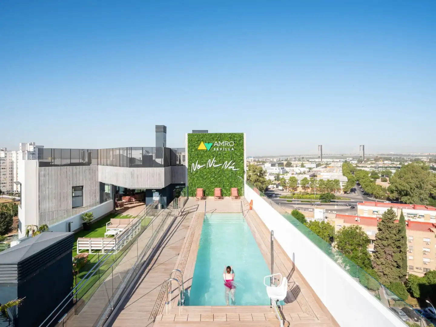 Swimming pool of Flat for share in Bellavista - La Palmera