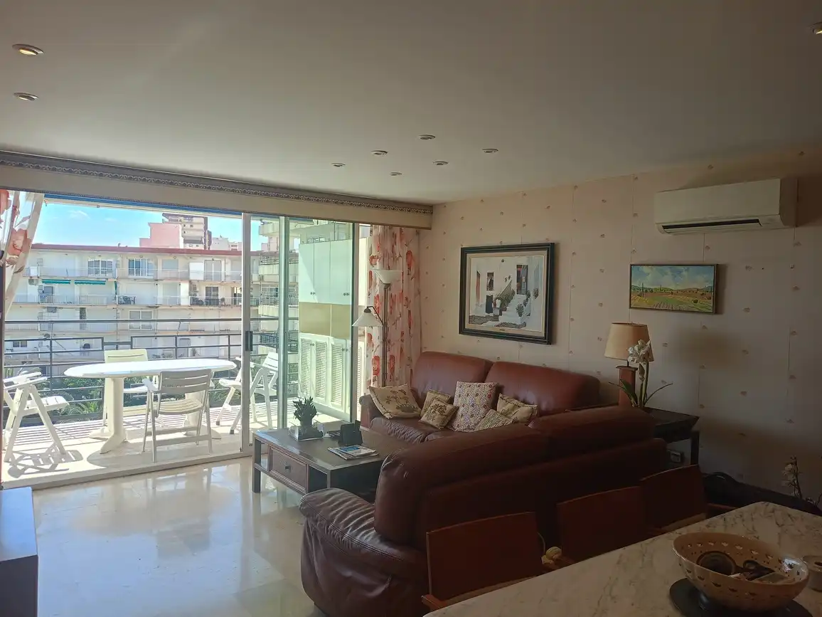 Sala d'estar de Apartament de lloguer en Gandia amb Aire condicionat, Terrassa i Moblat