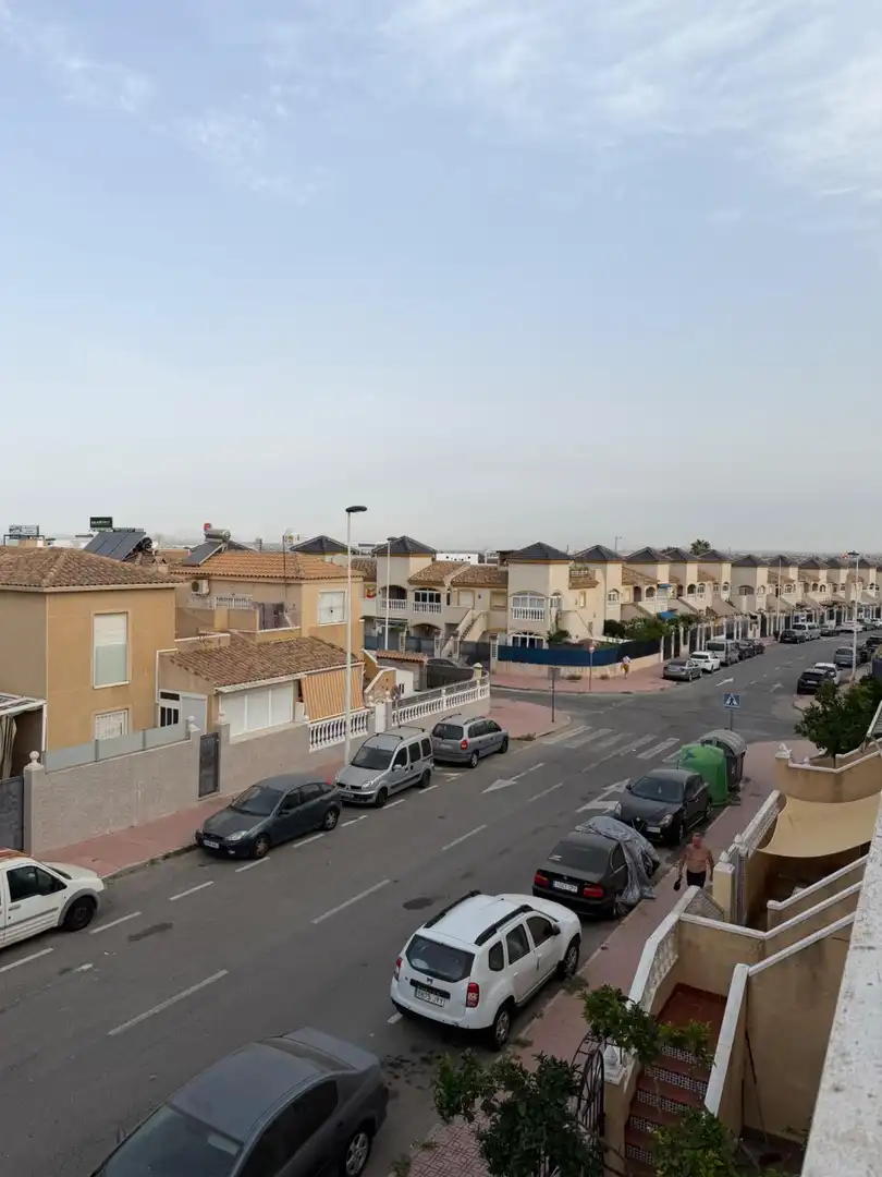 Vista exterior de Apartamento en venta en Torrevieja con Aire acondicionado, Balcón y Piscina comunitaria