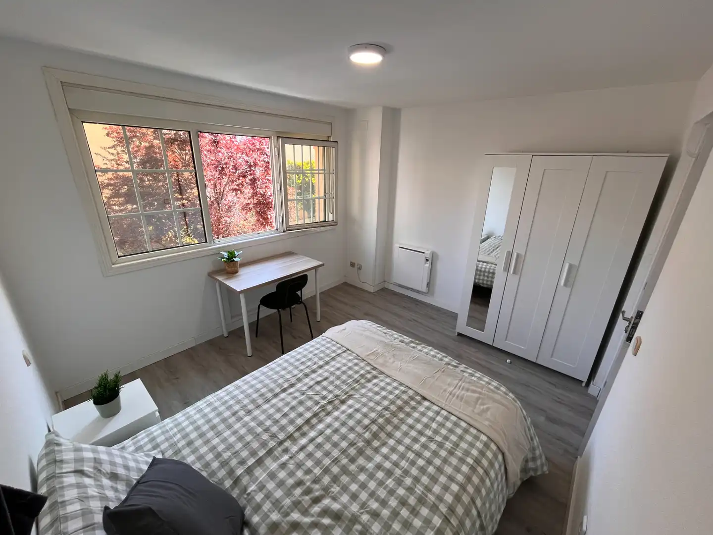 Dormitori de Casa o xalet per a compartir en Madrid amb Aire condicionat, Calefacció i Jardí privat