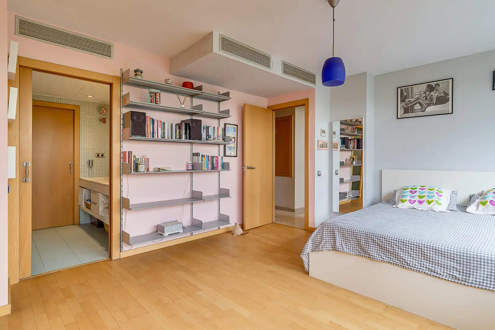 Habitación de Casa adosada en venta en Barcelona con Aire acondicionado, Calefacción y Terraza