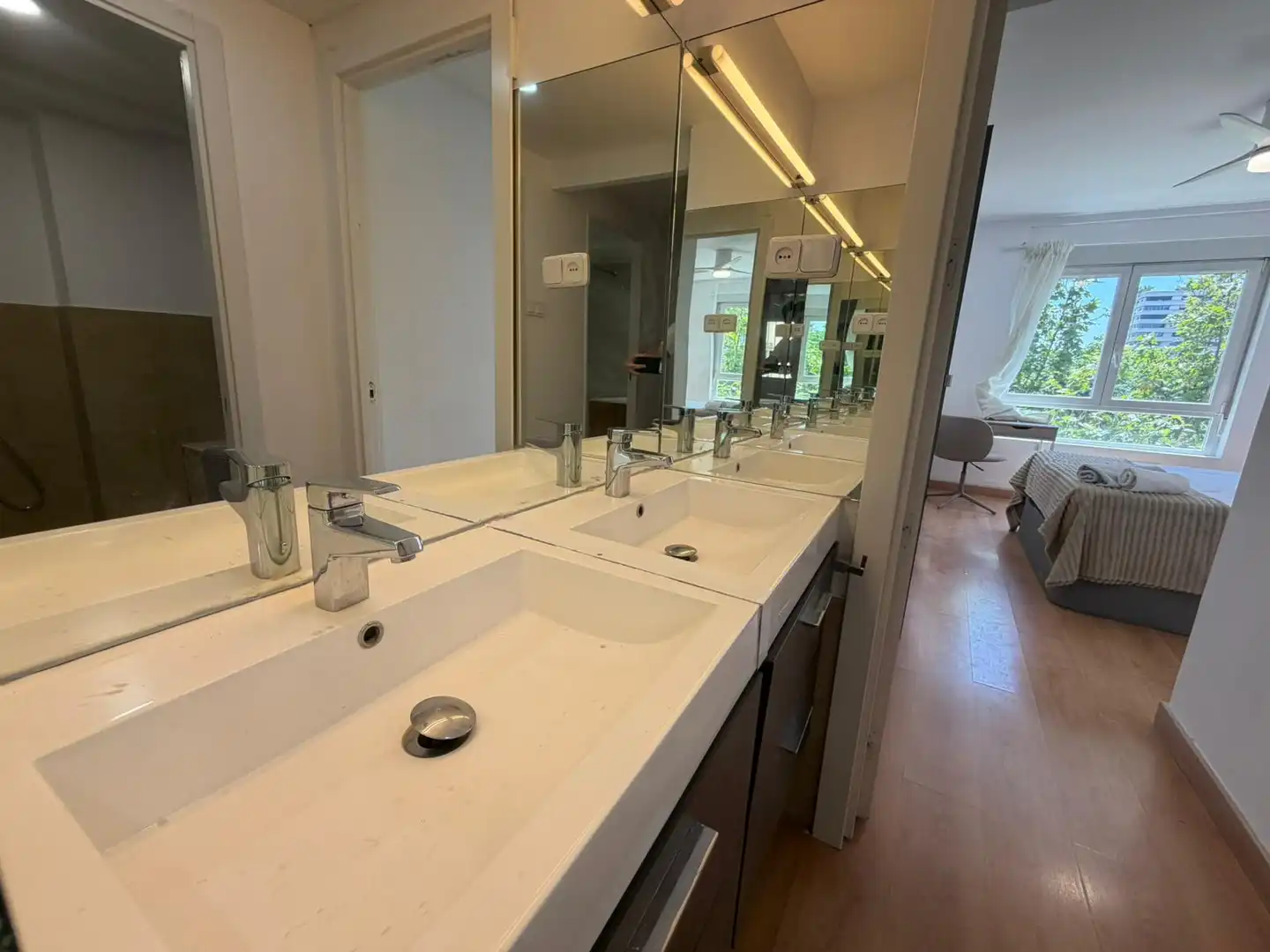 Bathroom of Flat for share in Madrid  with Heating, Furnished and Washing machine