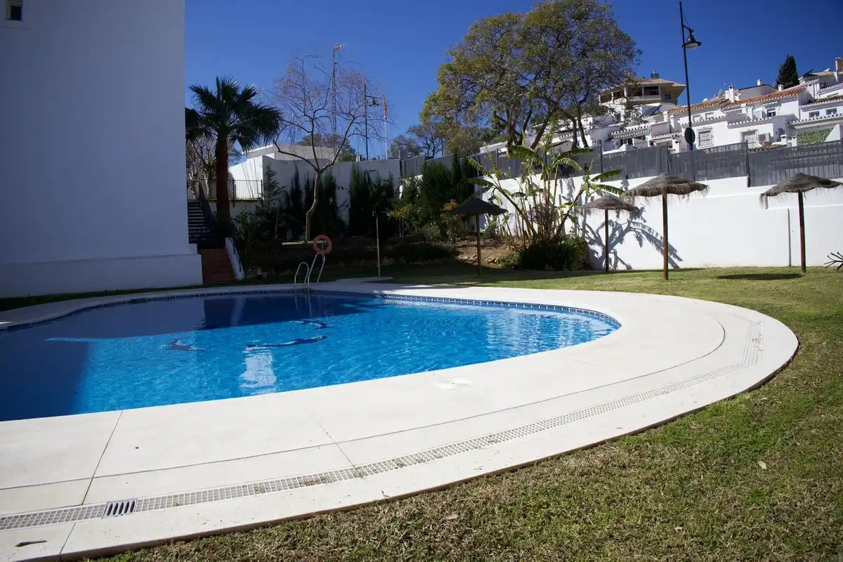 Piscina de Casa adosada en venta en Fuengirola con Aire acondicionado, Calefacción y Jardín privado