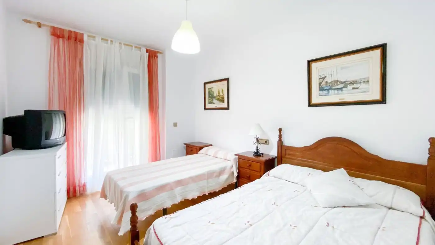 Bedroom of Flat for rent in Málaga  with Air Conditioner, Heating and Parquet flooring