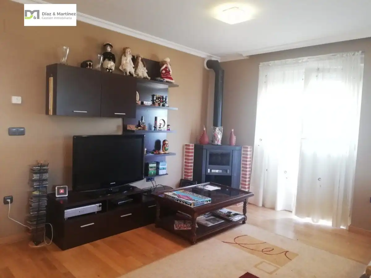 Sala de estar de Casa o chalet en venta en Santa Colomba de Curueño con Jardín privado, Parquet y Terraza
