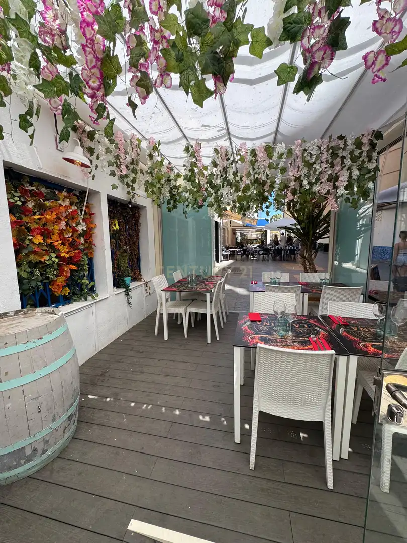 Terraza de Local en traspaso en Fuengirola con Aire acondicionado