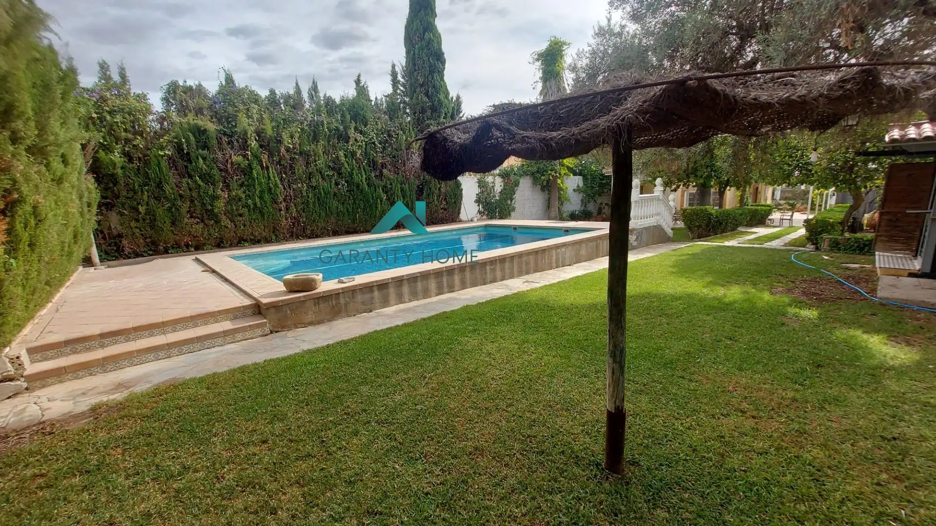 Piscina de Casa o xalet en venda en Dos Hermanas amb Aire condicionat, Jardí privat i Traster