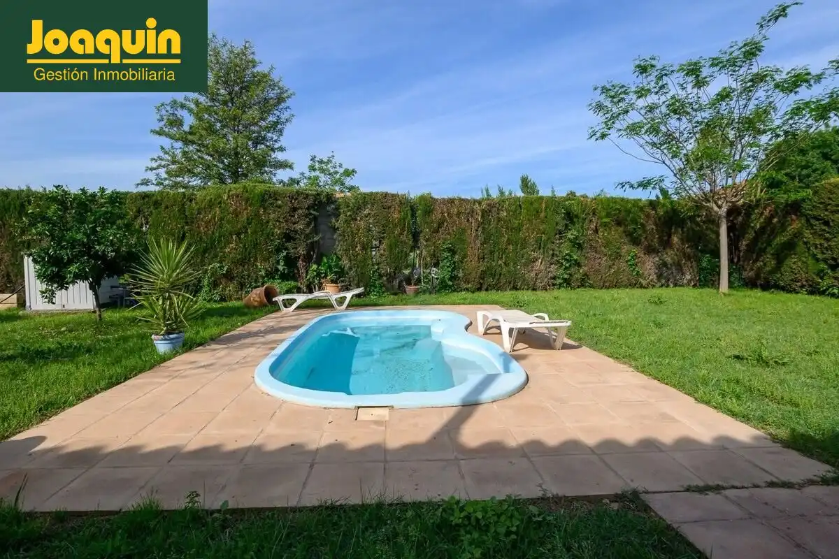 Piscina de Finca rústica en venda en Córdoba amb Piscina comunitària