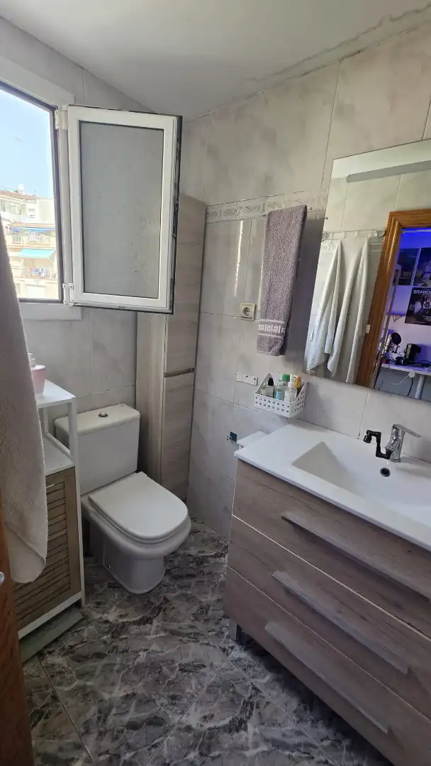 Bany de Casa adosada en venda en Barcelona amb Aire condicionat, Jardí privat i Terrassa