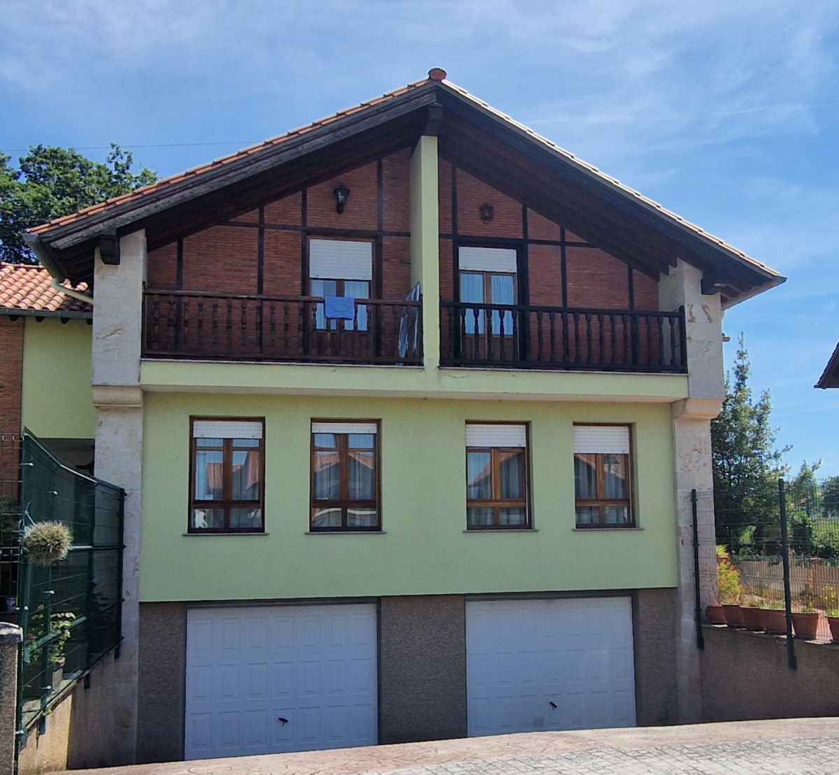 Vista exterior de Casa o chalet en venta en Cabezón de la Sal con Calefacción, Terraza y Trastero