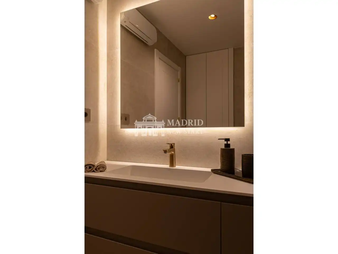 Bathroom of Flat for rent in Madrid  with Air Conditioner, Heating and Terrace