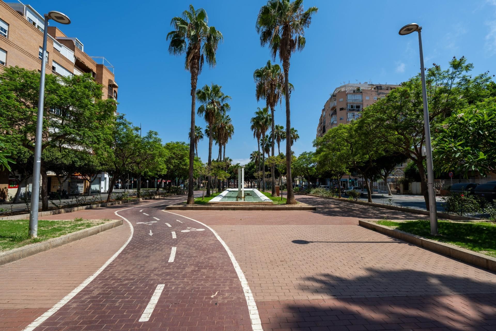 Vista exterior de Pis en venda en  Almería Capital amb Aire condicionat