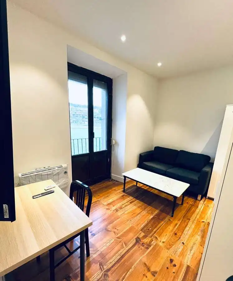 Living room of Flat for sale in Bilbao   with Heating, Storage room and Furnished