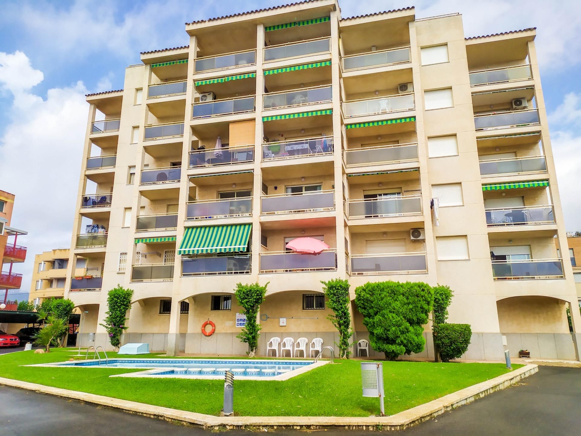 Vista exterior de Apartament en venda en Mont-roig del Camp amb Terrassa i Piscina comunitària