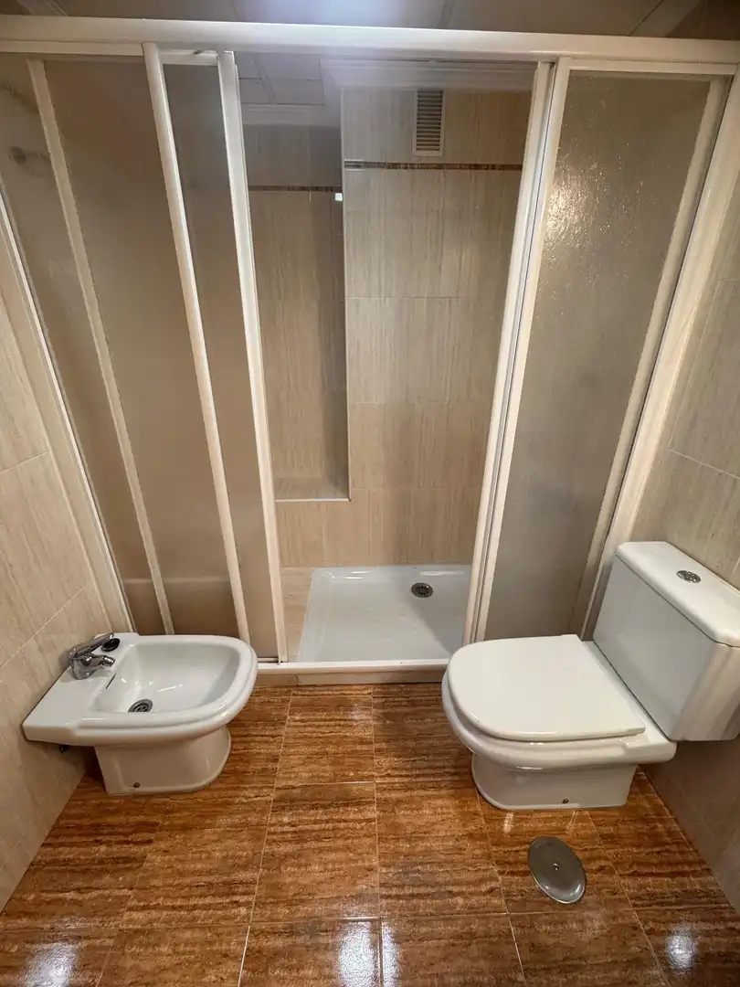 Baño de Piso de alquiler en Florida - Ciudad de Asís